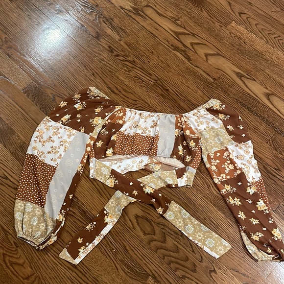 Altar’d State Long Sleeve Crop Top - Picture 4 of 6